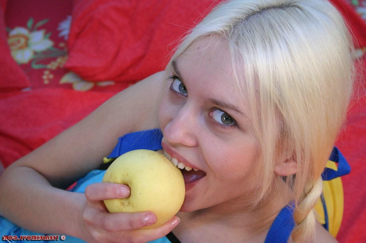 15P ugly teen girl fucks