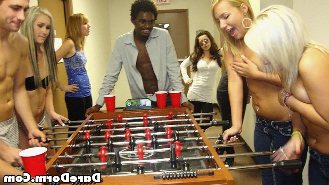 12P Hot amatuer teen college dorm girls getting it on threesome
