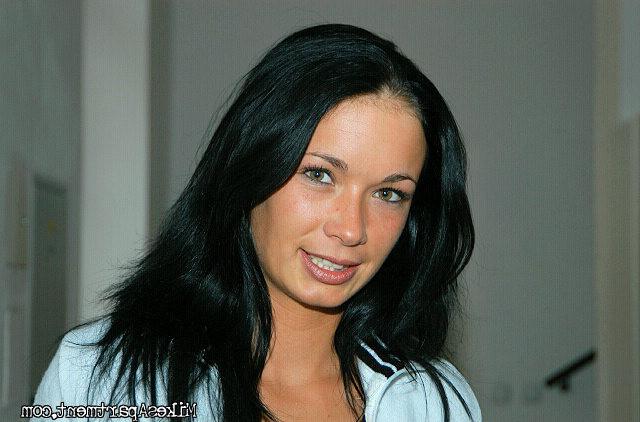 15P Slammin russian babe gives up that box for a free room in praque
