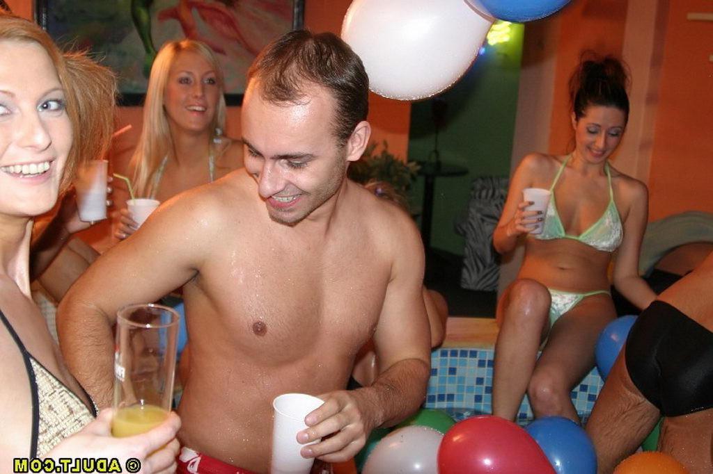 16P Wild groupsex action in the hottub