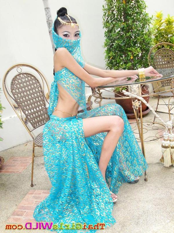 16P Thai girl Eaw stripping outdoors to show off her slender body