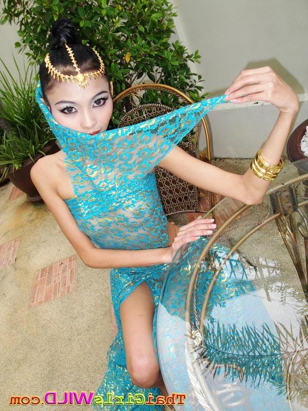 16P Thai girl Eaw stripping outdoors to show off her slender body