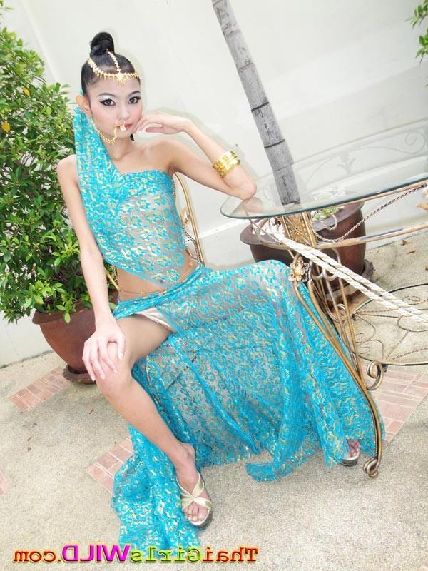 16P Thai girl Eaw stripping outdoors to show off her slender body