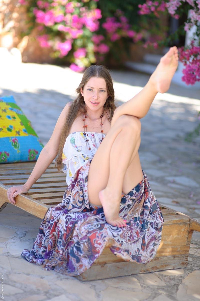 15P Horny teen babe strips outside