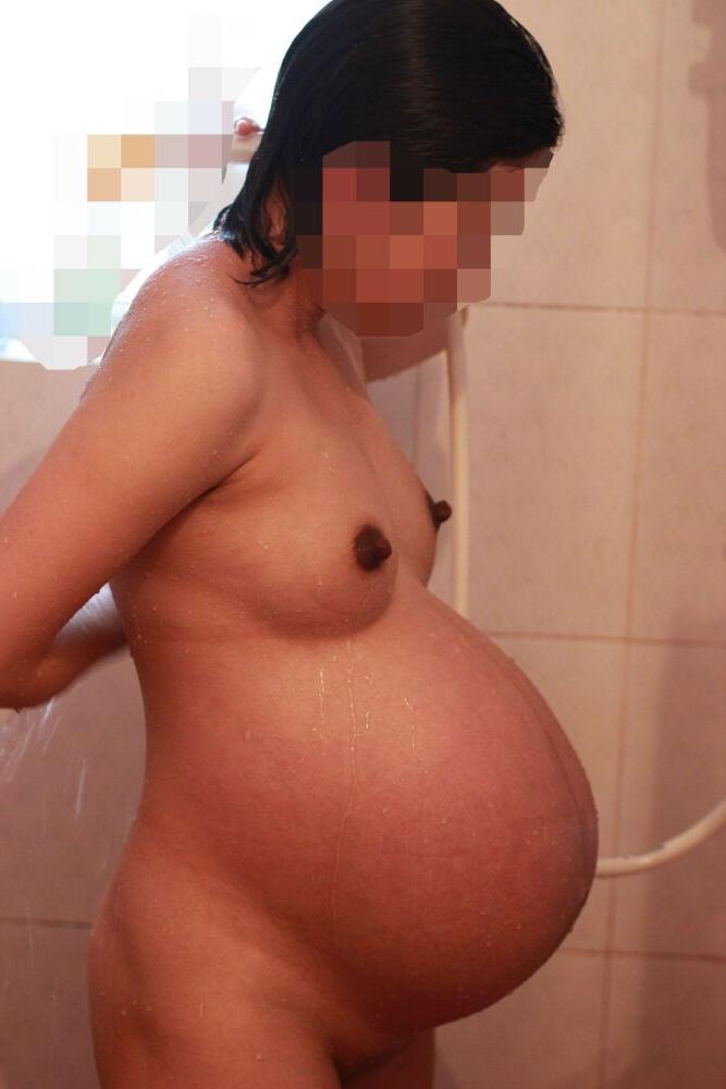 15P Pregnant Girlfriends posing and fucking