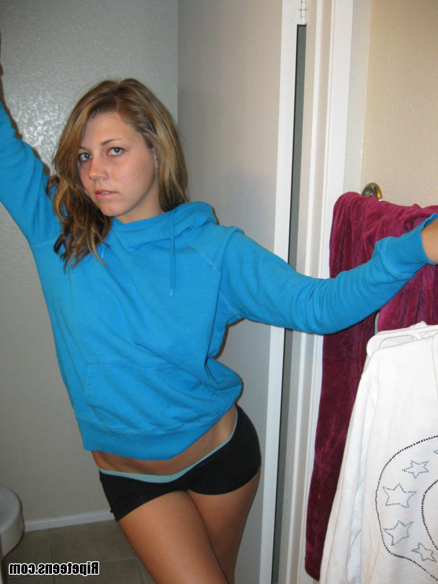 16P Stolen ex girlfriend pussylip pics