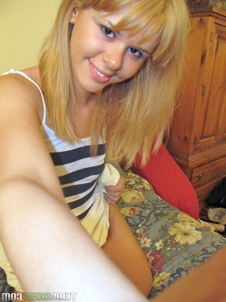 10P Sweet ass blonde teen lets her boyfriend film her sucking 