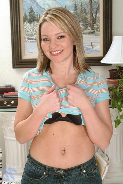 15P Check out tracy lifting her shirt up and squeezing her black bra boobies togethe