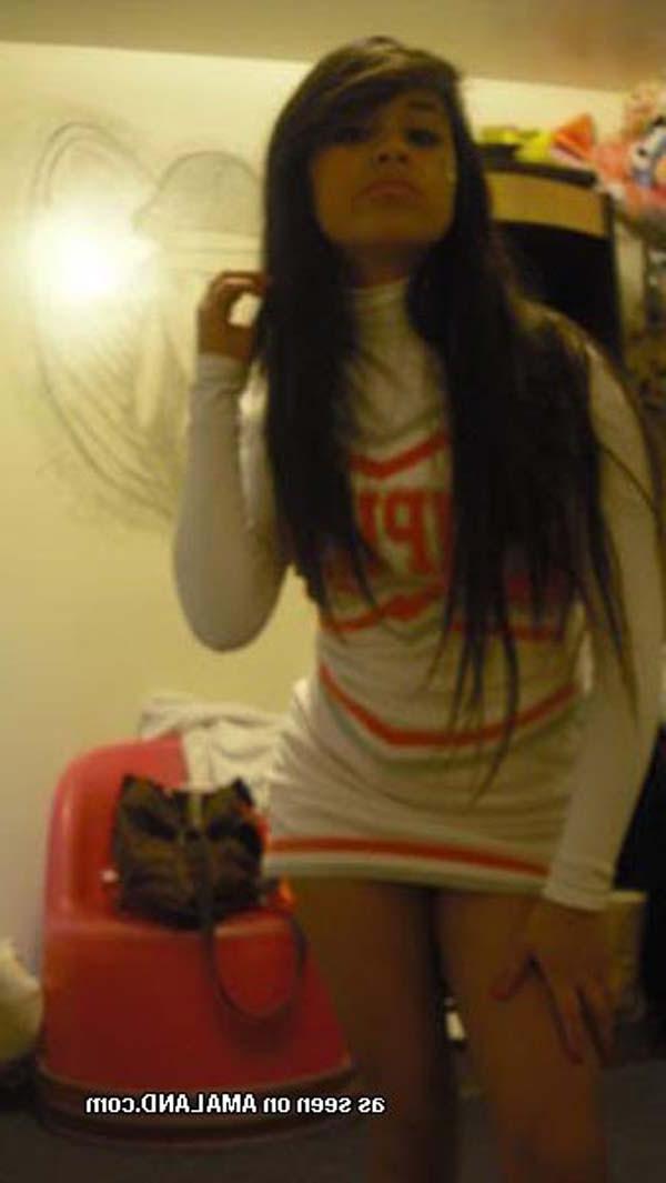 15P Sexy Mexican babe's various selfpics