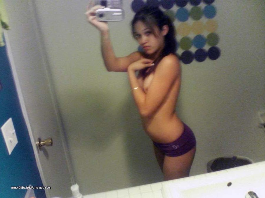 15P Sexy amateur Mexican babe camwhoring