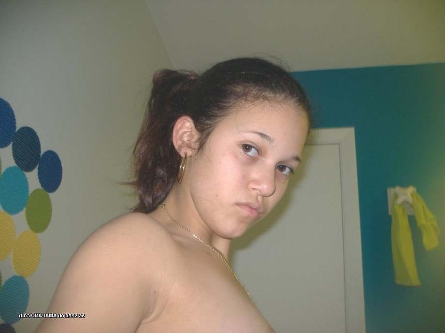 15P Sexy amateur Mexican babe camwhoring