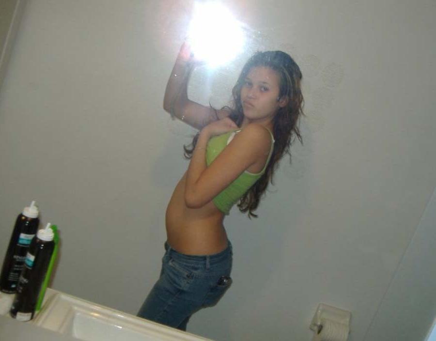 15P Sexy amateur Mexican babe camwhoring
