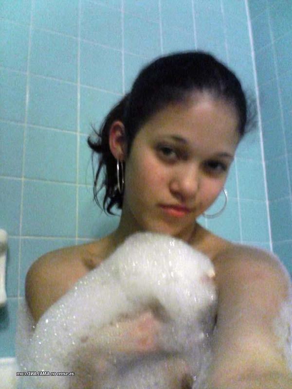 15P Sexy amateur Mexican babe camwhoring
