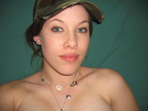16P Babe having fun in the basement room