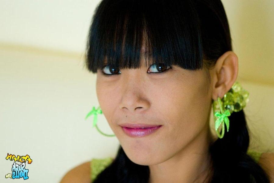 15P Thai girls with tiny tits strips!