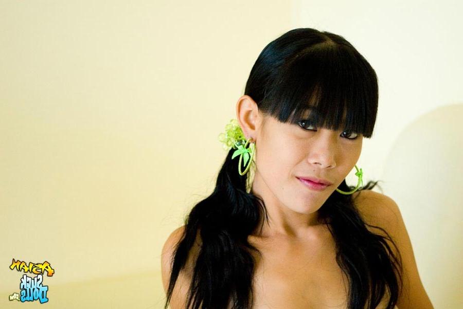 15P Thai girls with tiny tits strips!