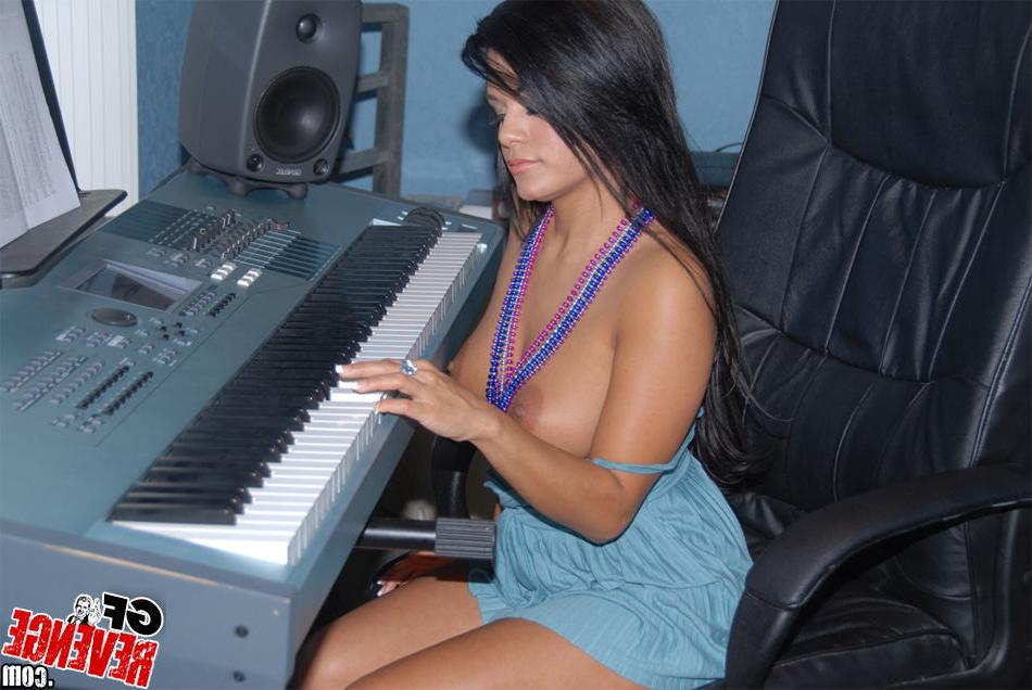 15P Amateur brunette girlfriend with big tits plays keyboard topless