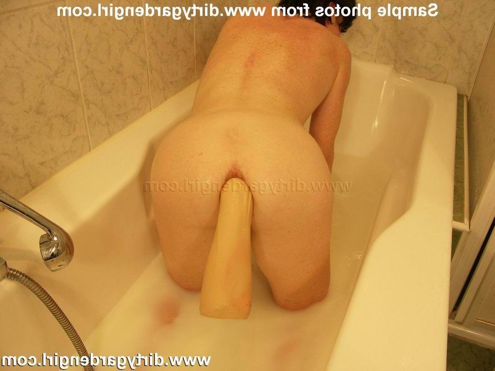 18P extreme milf toying her prolapsed ass