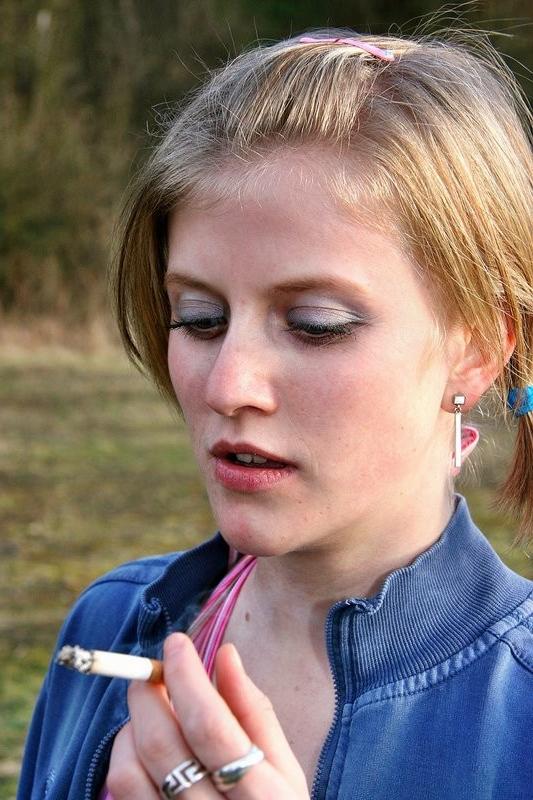 16P A smoking teenager screwing her horny boyfriend outdoors
