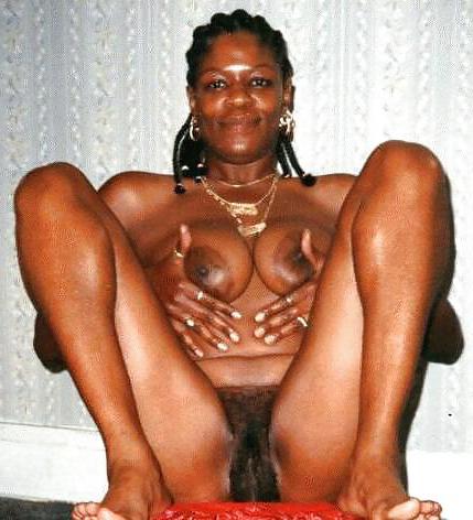 25P Pretty Black Milf Tits