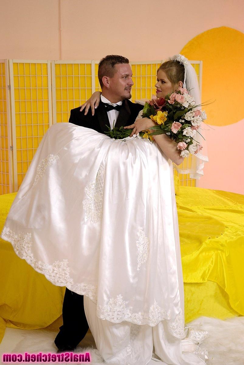 14P Banging the sexy bride hardcore before the wedding