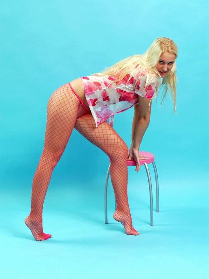 16P Teen babe does hard anal insertions with pink toy