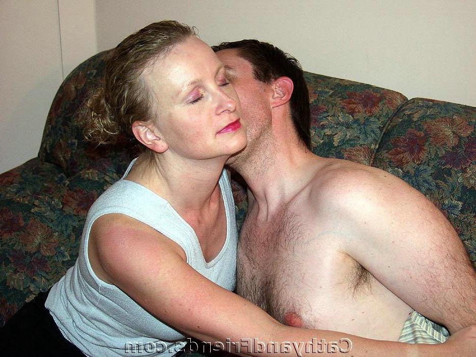 16P Hot milf takes pussy n anal cumthrusting