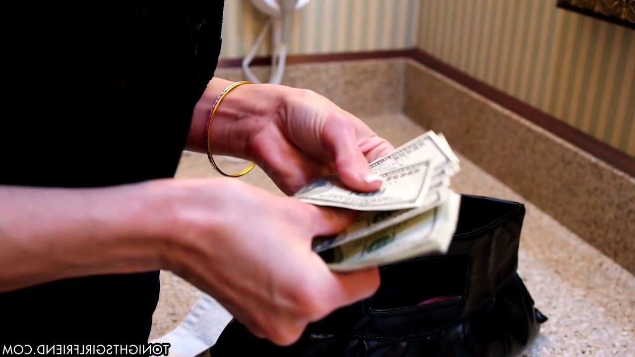 16P Sexy milf Kendra Lust working as a classy whore