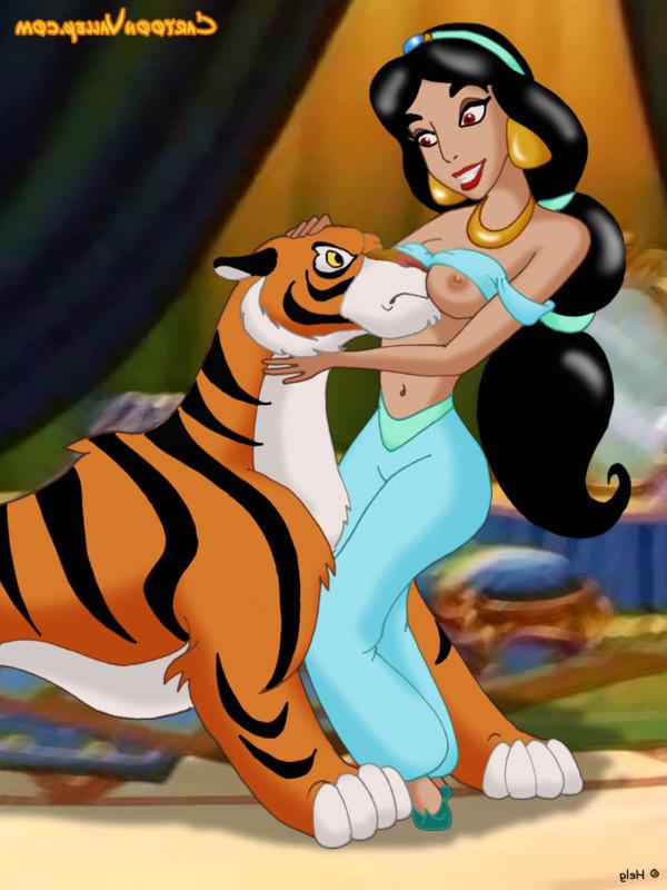 12P Snow White gets into BDSM with the seven dwarves