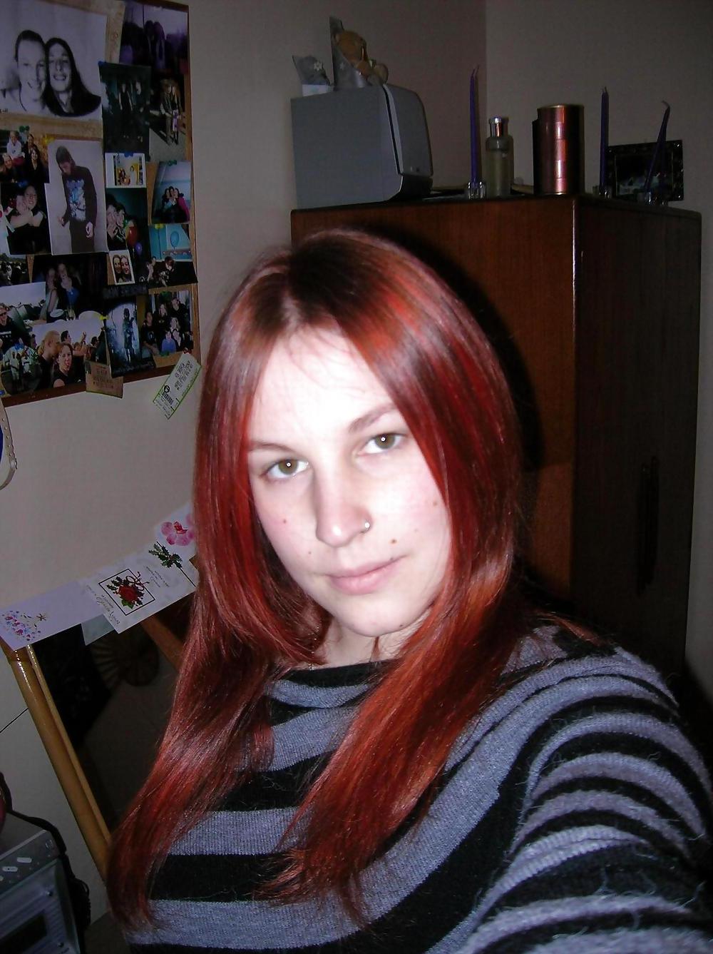20P BUSTY REDHEAD GIRLFRIEND