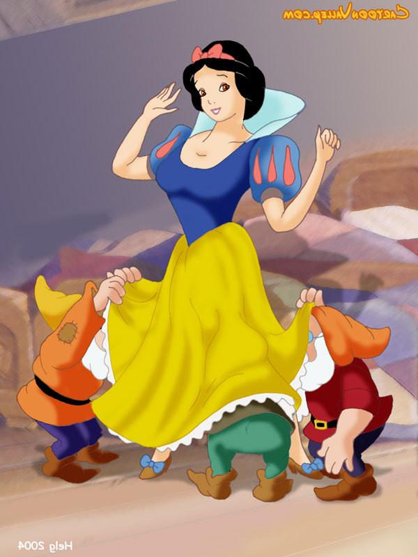 12P Princess Snow White with open mouth rubbing vagina