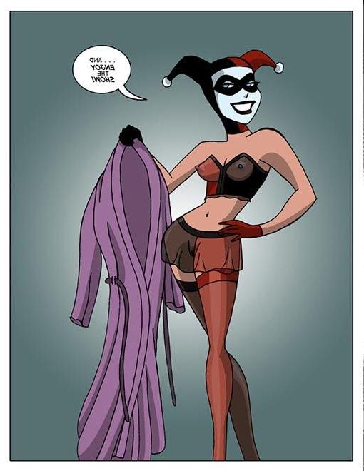 12P Harley Quinn mit steifen Nippeln fühlt sich gefesselt, Alfred