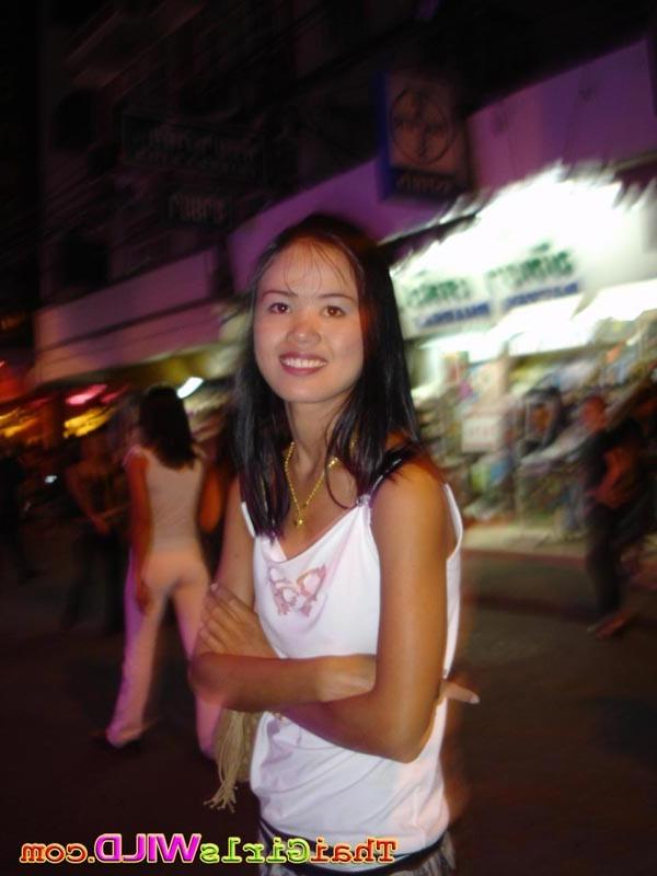 16P Die schöne thailändische Teenagerin Duan lässt sich von ihrem Freund fotografieren