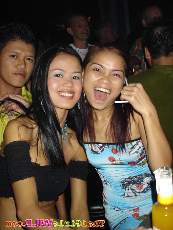 16P Die schöne thailändische Teenagerin Duan lässt sich von ihrem Freund fotografieren