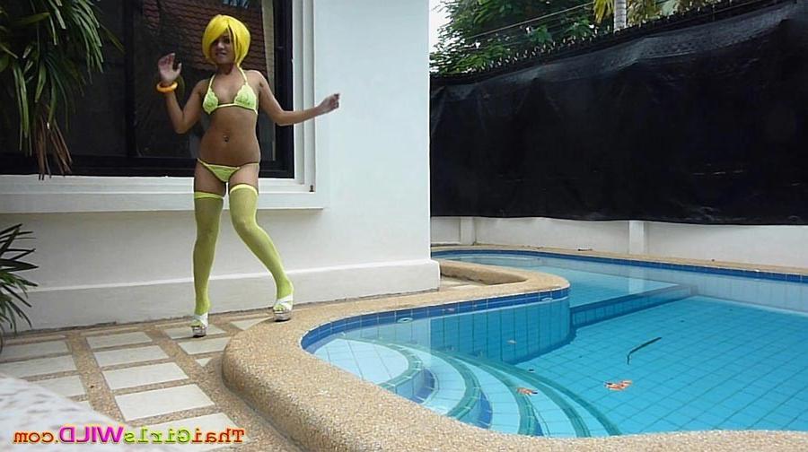 16P Thai cutie gets naked by the pool side