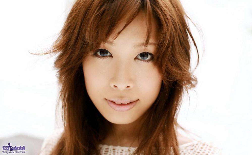 16P Naughty asian babe Shizuku Natsukawa shows titties