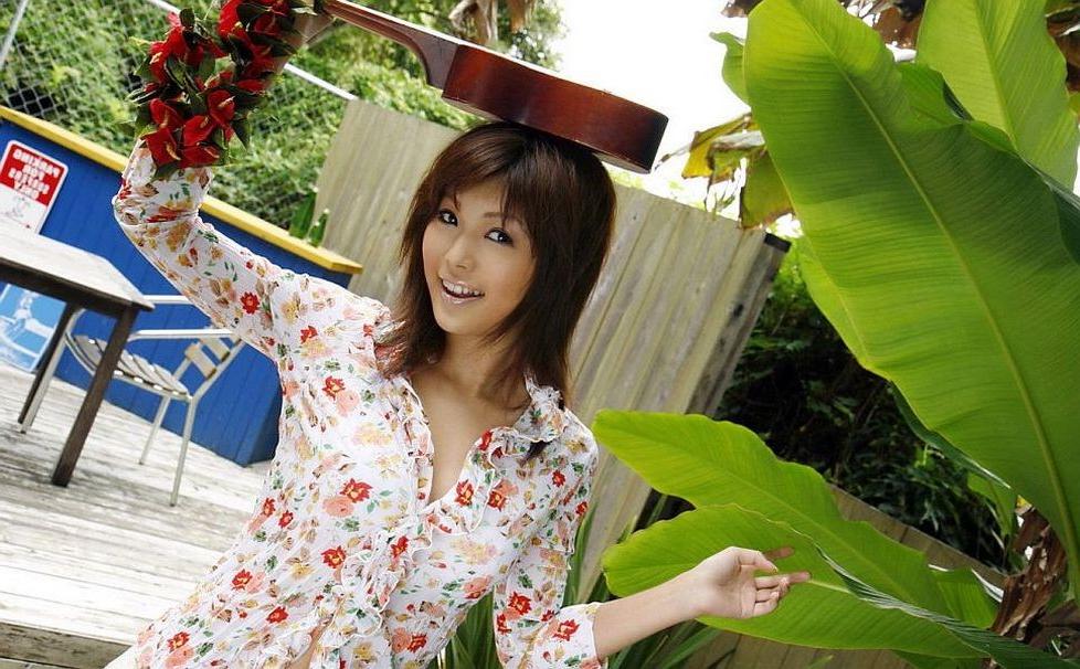 15P Gorgeous asian Azumi Harusaki poses showin titties