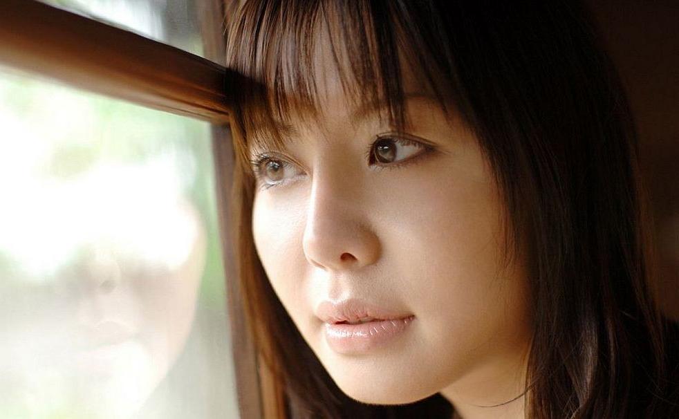 15P Lovely japanese Ai Takeuti in thongs shows titties