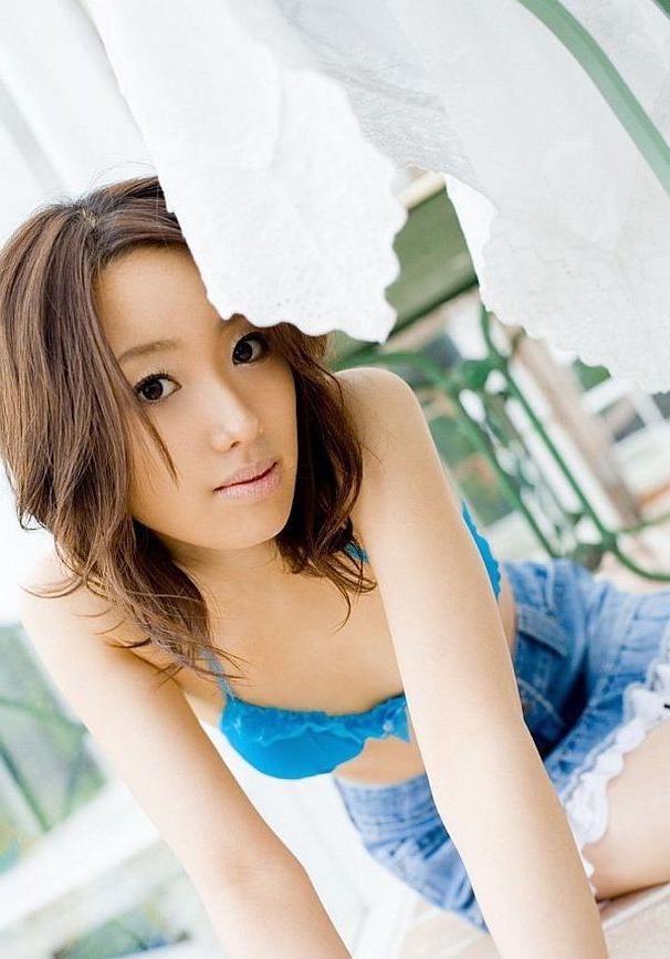 15P Japanese babe Jun Kiyomi shows tits poses outdoors