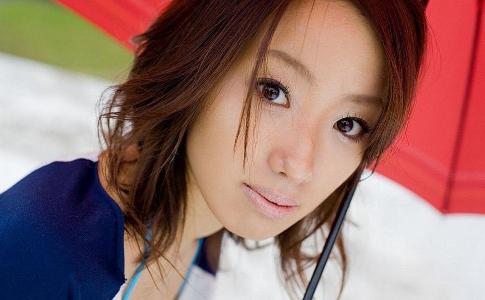 15P Japanese babe Jun Kiyomi shows tits poses outdoors