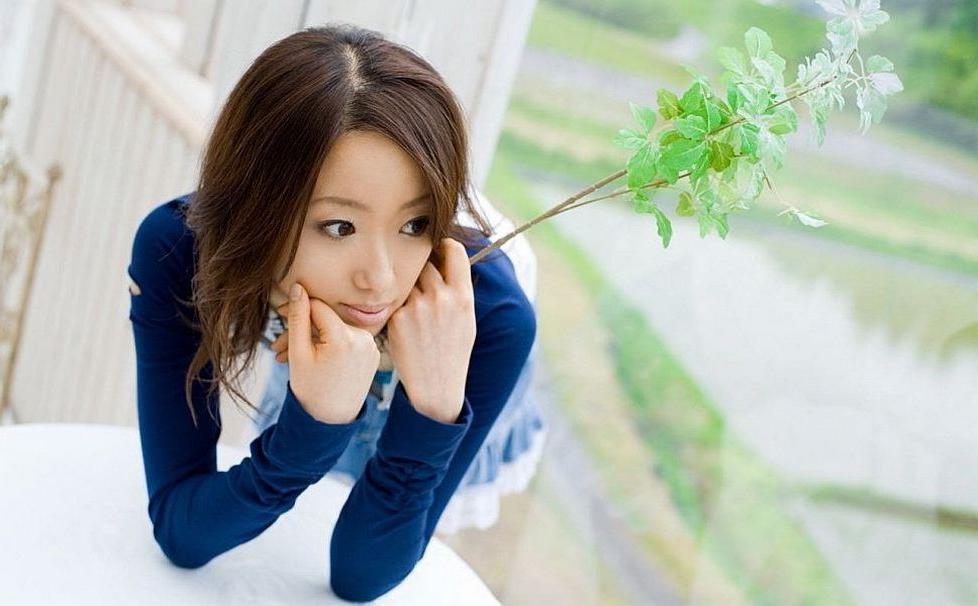 15P Japanese babe Jun Kiyomi shows tits poses outdoors