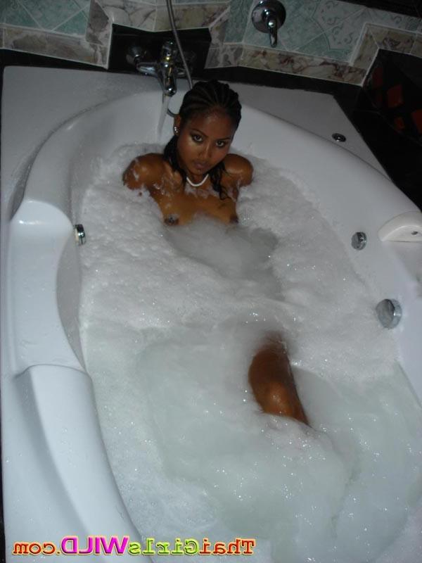 16P SExy Thai teen comes home and takes a hot bubble bath