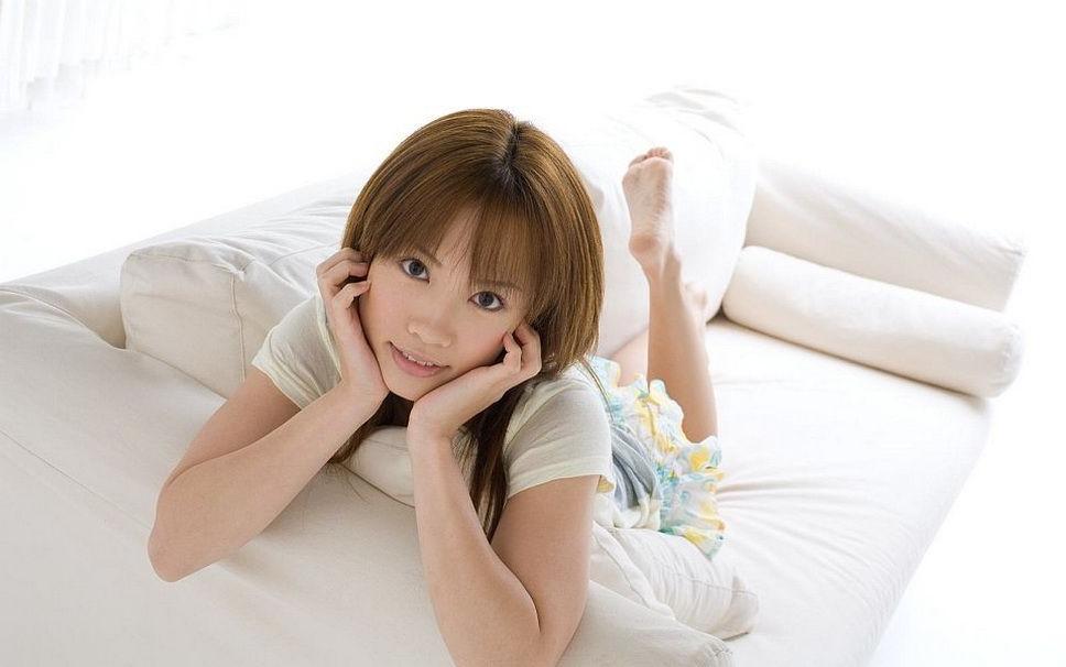 15P Asian cutie Reika Shiina showing pussy and titties