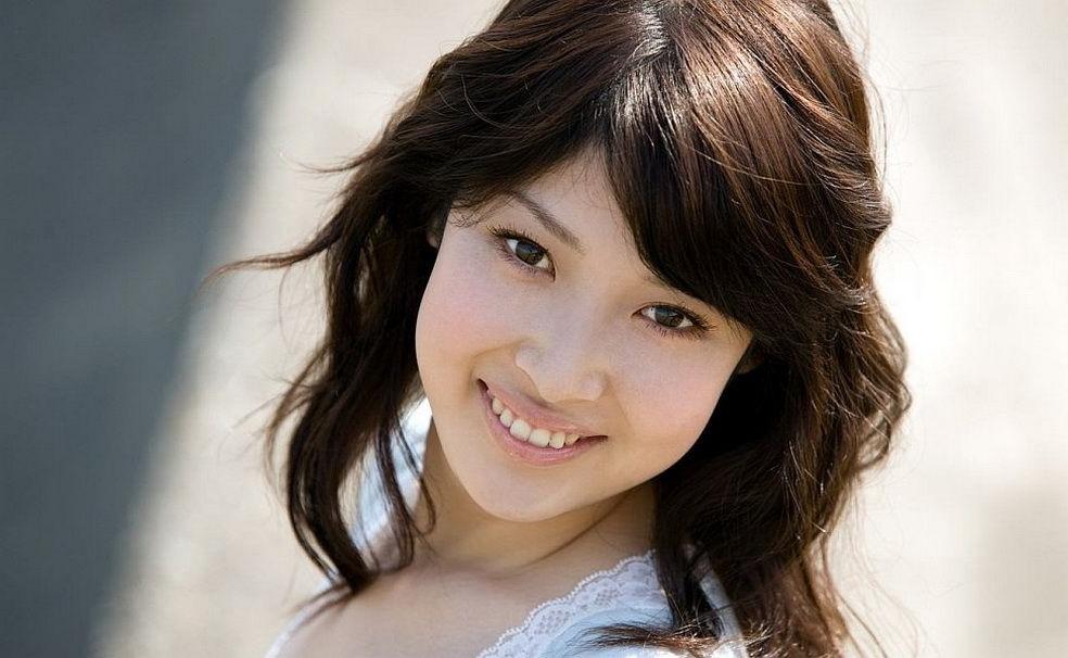 15P Japanese cutie Saki Koto showing tits at the beach