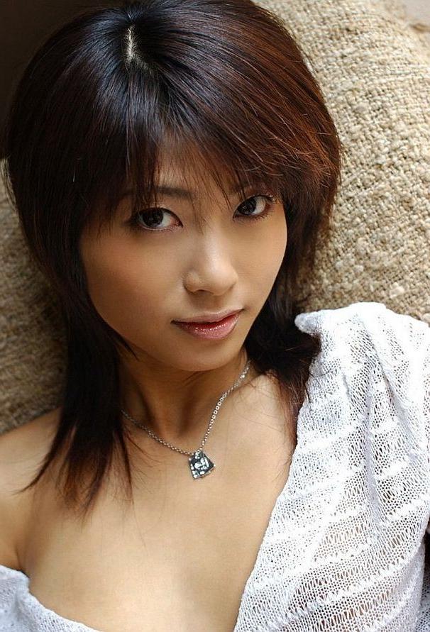 15P Japanese Rin Suzuka posing in panties showing tits