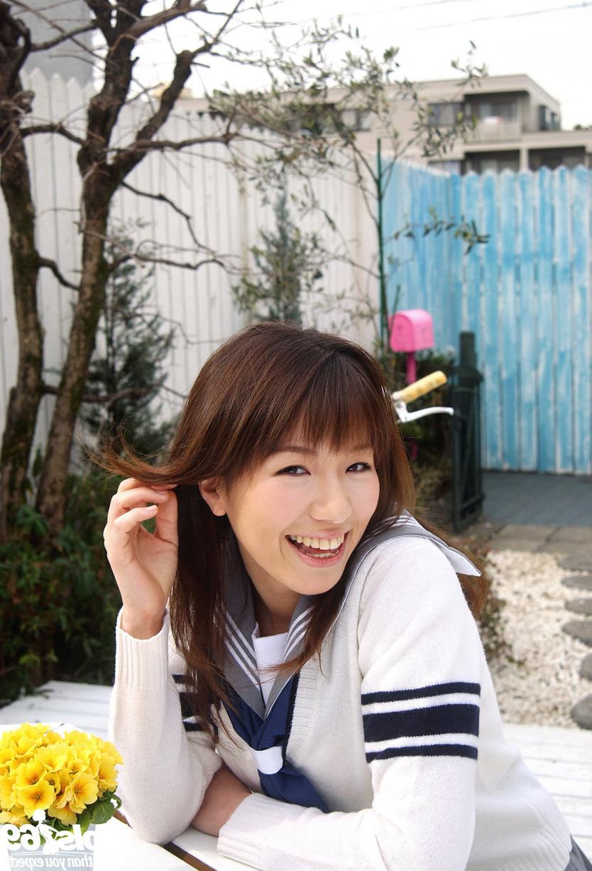 16P Japanese schoolgirl in uniform