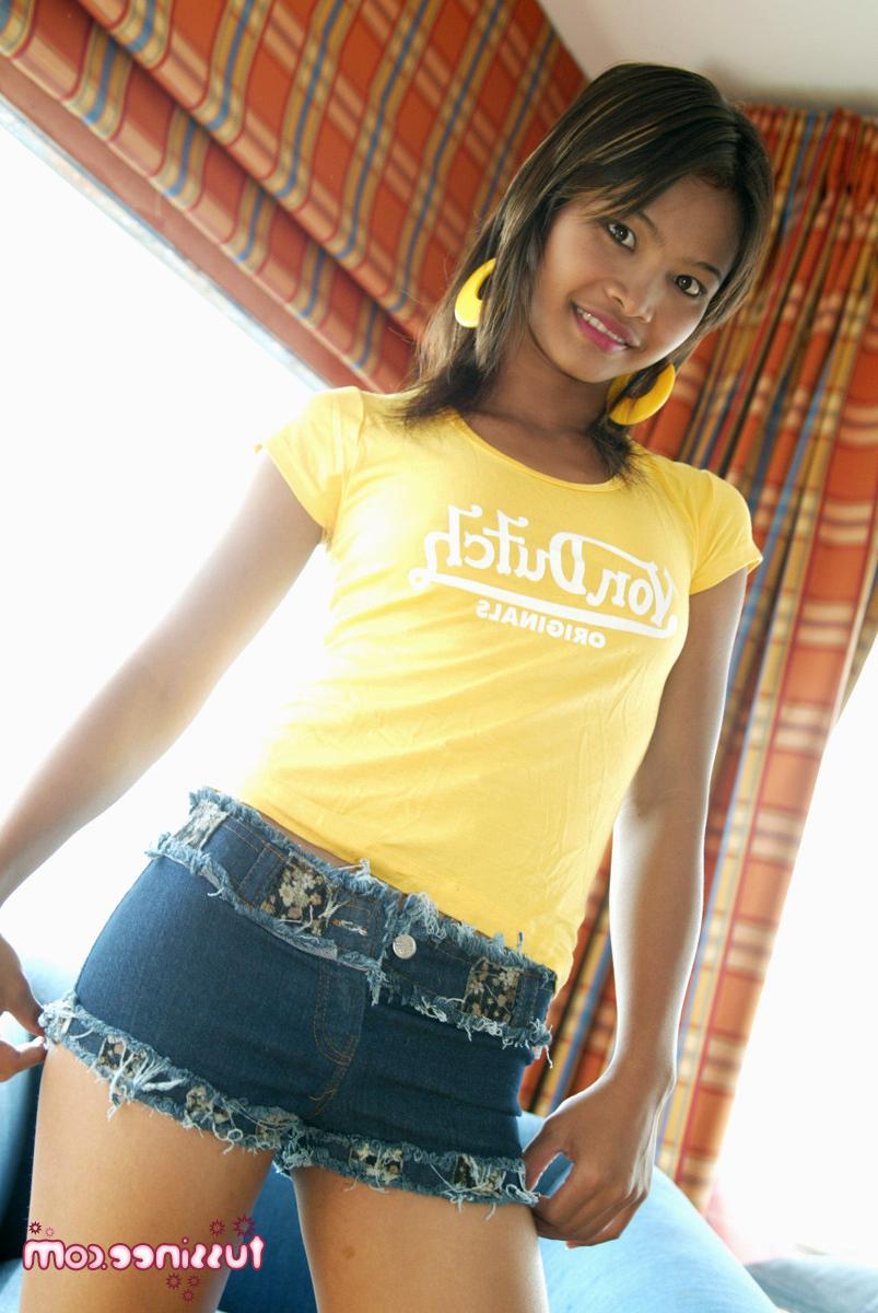 16P Thai teen girl tease