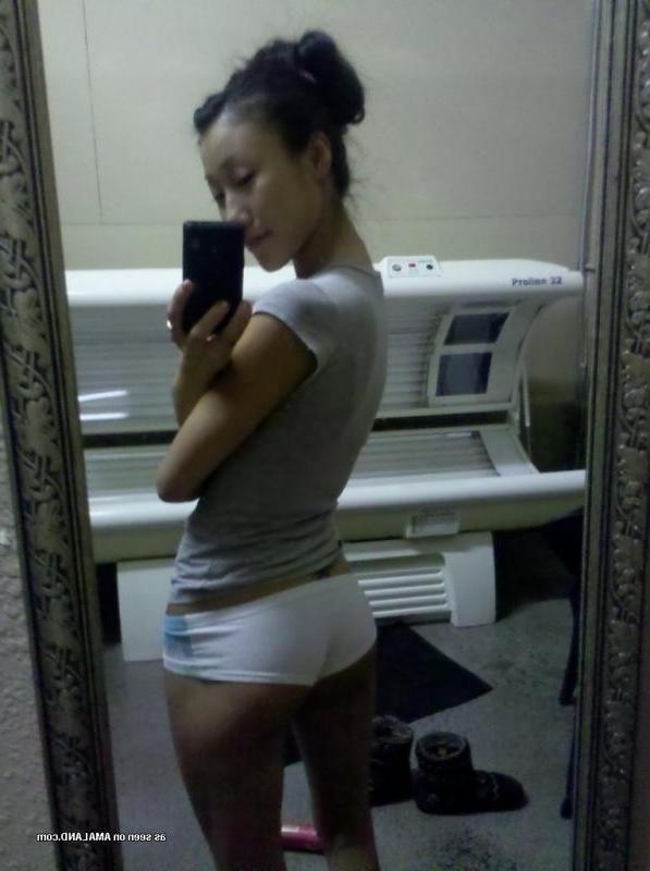 10P Compilation of a sexy Korean chick camwhoring in her room