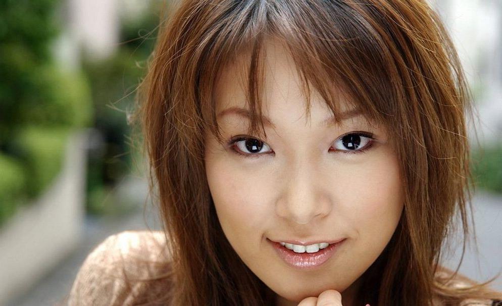 15P Sexy japanese Yua Aida showing firm tits and pussy