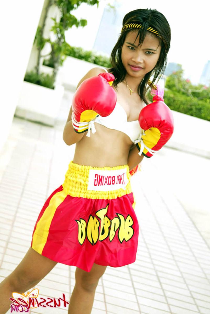16P Thai teen girl boxer